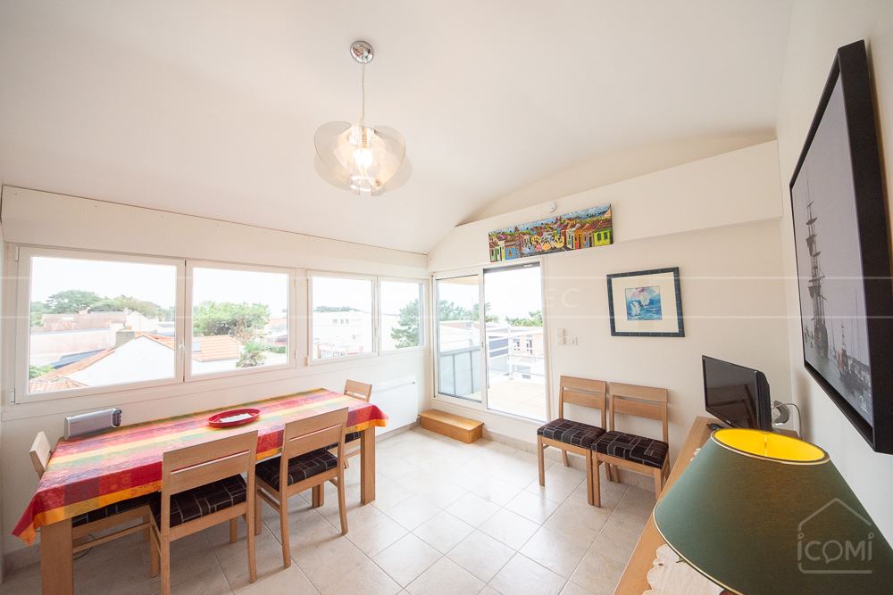 APPARTEMENT T3 - PIECE DE VIE EXPOSE SUD AVEC ACCES TERRASSE ET VUE MER - DOUBLE GARAGE (OPTION) - RARE photo 4