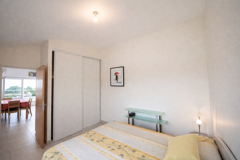 APPARTEMENT T3 - PIECE DE VIE EXPOSE SUD AVEC ACCES TERRASSE ET VUE MER - DOUBLE GARAGE (OPTION) - RARE photo 4