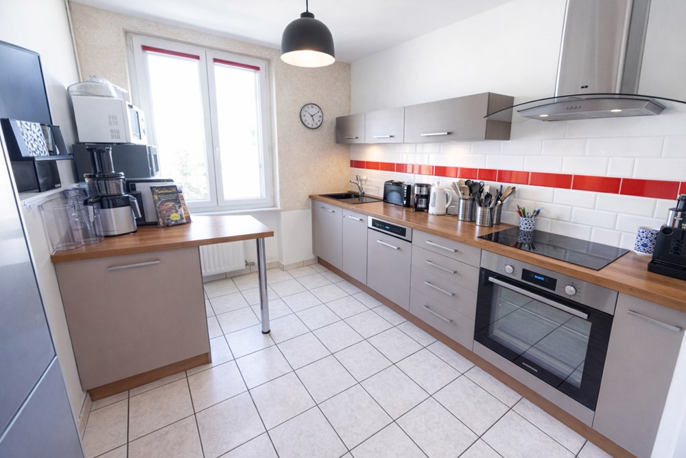 MAISON CITADINE T5 DE 110M² AVEC 3 CHAMBRES - GARAGE - TERRASSE - TERRAIN CLOS 375M² photo 2