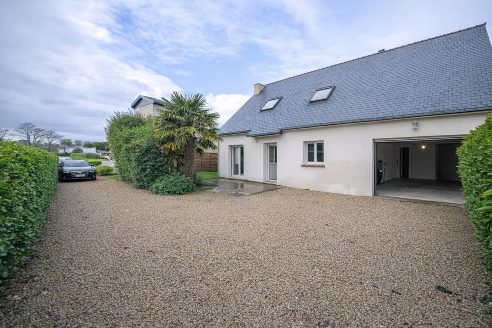 MAISON RECENTE DE 2012 - 4 CHAMBRES (POSSIBLE 5) - VIE DE PLAIN PIED POSSIBLE - GARAGE - CALME - SANS VIS A VIS - PANNEAUX SOLAIRE