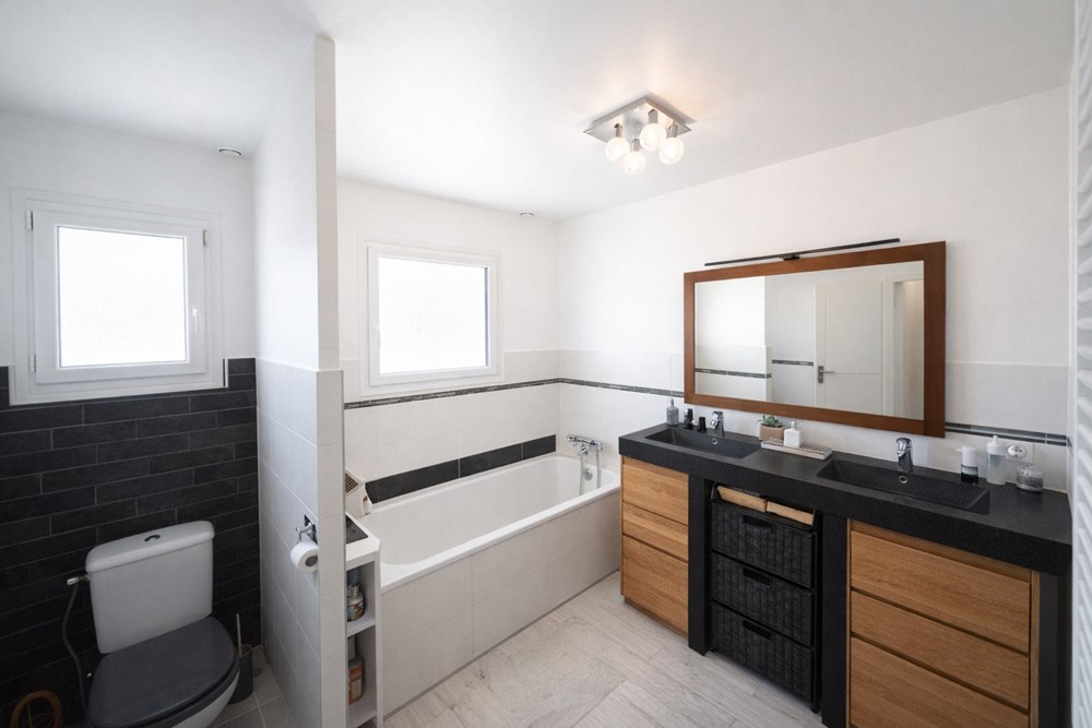 MAISON 116 M² - 4 CHAMBRES - GARAGE - QUARTIER RECHERCHE - GRANDE PIECE DE VIE - photo 3