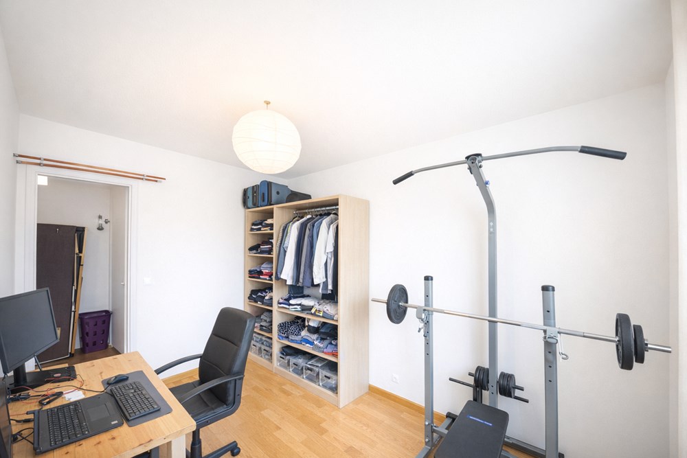 APPARTEMENT T3 - PIECE DE VIE DOUBLE AVEC CUISINE US - 2 BELLES CHAMBRES - SDE - DALLE BETON - BALCON - GARAGE POSSIBLE - RARE photo 5