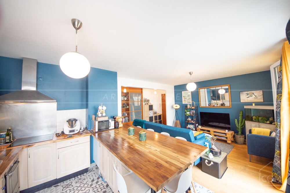 APPARTEMENT T3 - PIECE DE VIE DOUBLE AVEC CUISINE US - 2 BELLES CHAMBRES - SDE - DALLE BETON - BALCON - GARAGE POSSIBLE - RARE photo 3