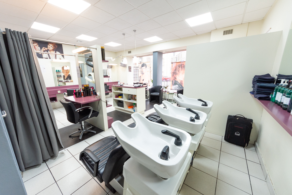 LOCAL COMMERCIAL 49M² AVEC CAVE ET LOCATAIRE EN PLACE - POSSIBILITE DE CHANGEMENT DE DESTINATION photo 2
