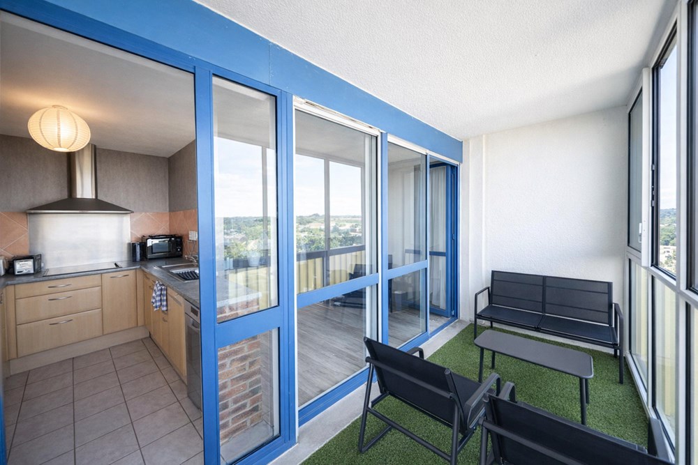 APPARTEMENT 50M² - 1 CHAMBRE AVEC DRESSING - BALCON - JOLIE VUE - DALLE BETON - COUP DE COEUR