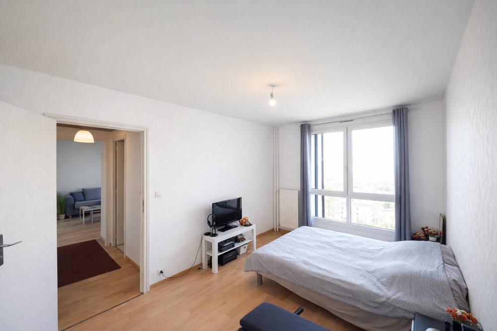 APPARTEMENT 50M² - 1 CHAMBRE AVEC DRESSING - BALCON - JOLIE VUE - DALLE BETON - COUP DE COEUR photo 4