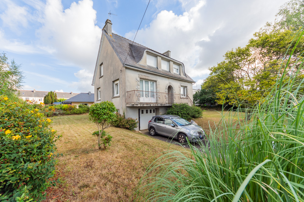MAISON INDIVIDUELLE 123M² A RAFRAICHIR AVEC SOUS-SOL INTEGRAL - 3 CHAMBRES - 2 BUREAUX - BALCON - BEAU POTENTIEL SUR 850M² DE TERRAIN ARBORE
