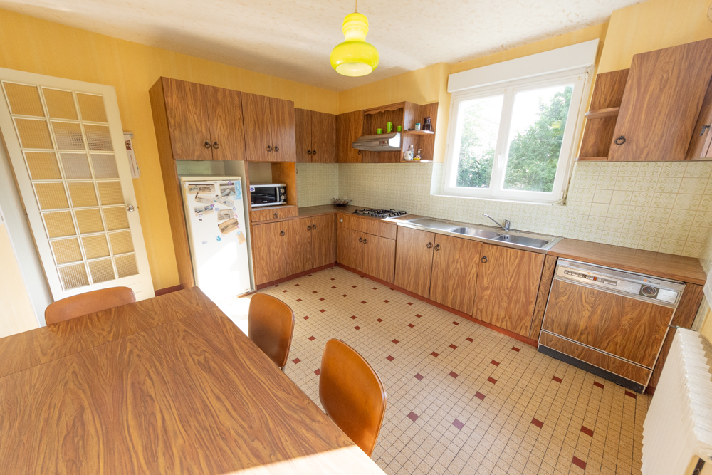 MAISON INDIVIDUELLE 123M² A RAFRAICHIR AVEC SOUS-SOL INTEGRAL - 3 CHAMBRES - 2 BUREAUX - BALCON - BEAU POTENTIEL SUR 850M² DE TERRAIN ARBORE photo 3