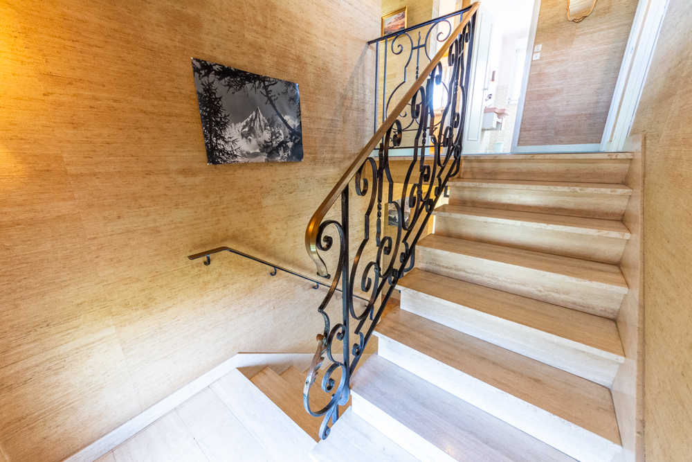 MAISON INDIVIDUELLE 123M² A RAFRAICHIR AVEC SOUS-SOL INTEGRAL - 3 CHAMBRES - 2 BUREAUX - BALCON - BEAU POTENTIEL SUR 850M² DE TERRAIN ARBORE photo 5
