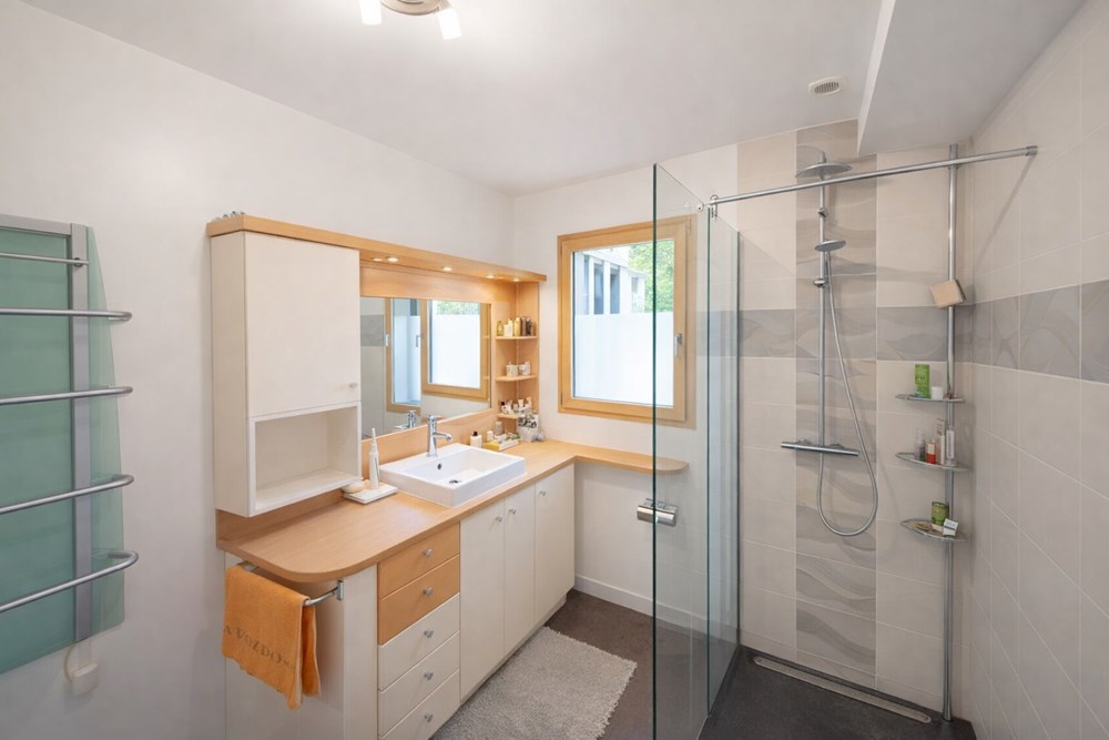 MAISON 140 M² - ESPACE DE VIE EN REZ DE JARDIN - PRESTATIONS HAUT DE GAMME - AU CALME photo 5