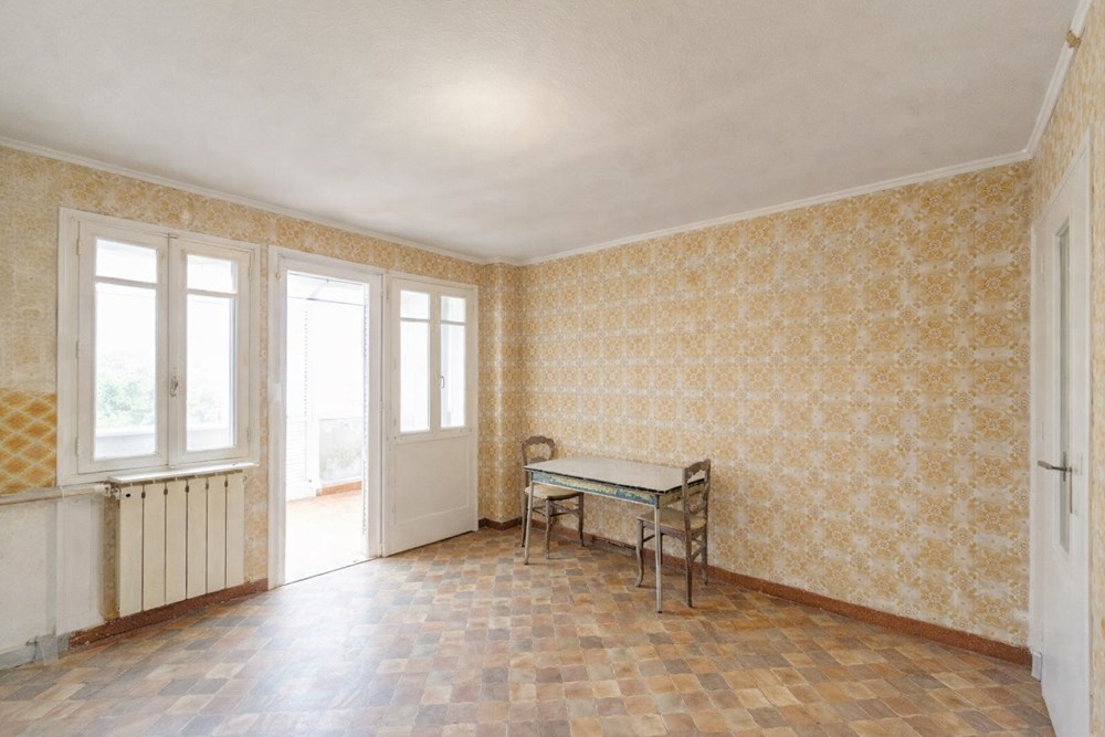 MAISON - 3 CHAMBRES (POSSIBLE 5) - GARAGE - DALLE BETON - GRAND JARDIN ARBORE ET FLEURI - PROCHE TOUTES COMMODITES - QUARTIER CALME photo 3