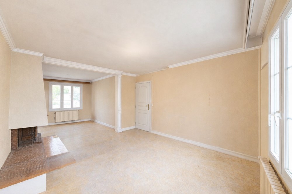 MAISON - 3 CHAMBRES (POSSIBLE 5) - GARAGE - DALLE BETON - GRAND JARDIN ARBORE ET FLEURI - PROCHE TOUTES COMMODITES - QUARTIER CALME photo 2