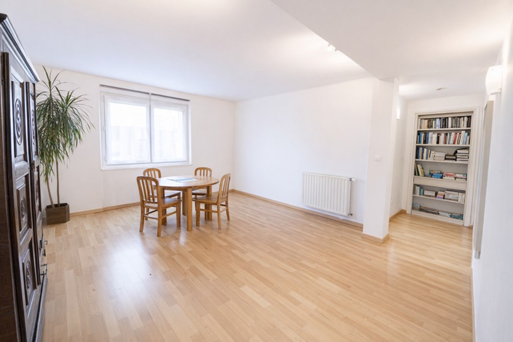 APPARTEMENT - T3 -61 M² - 2 CHAMBRES - LUMINEUX - QUARTIER PETIT PARIS - DALLE BETON - GARAGE POSSIBLE -