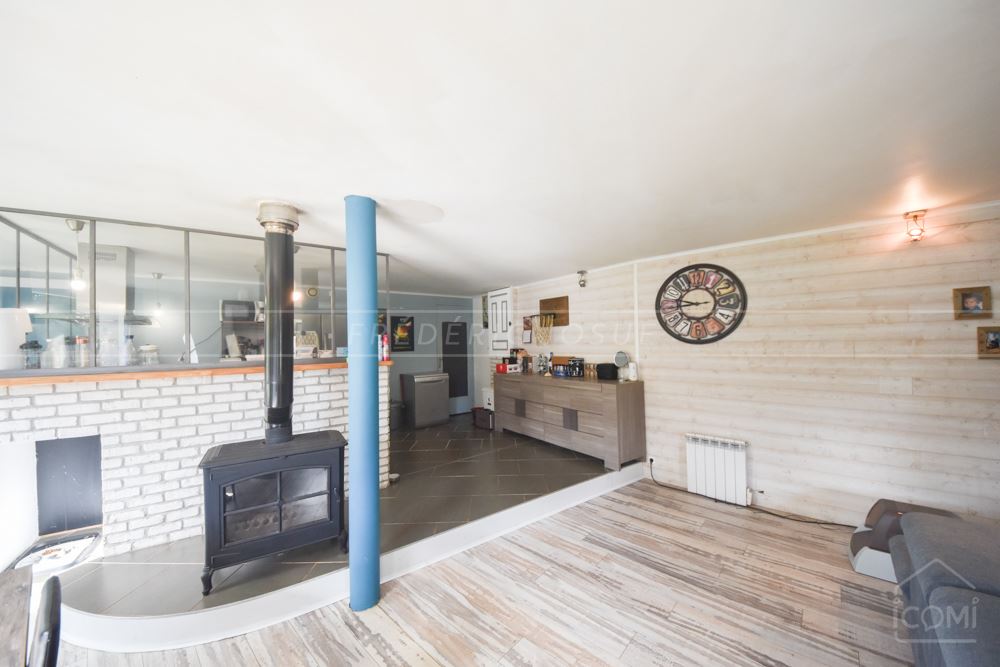 MAISON FAMILIALE - VIE DE PLAIN PIED - PAS DE TRAVAUX A PREVOIR - PROCHE ECOLES ET COMMERCES