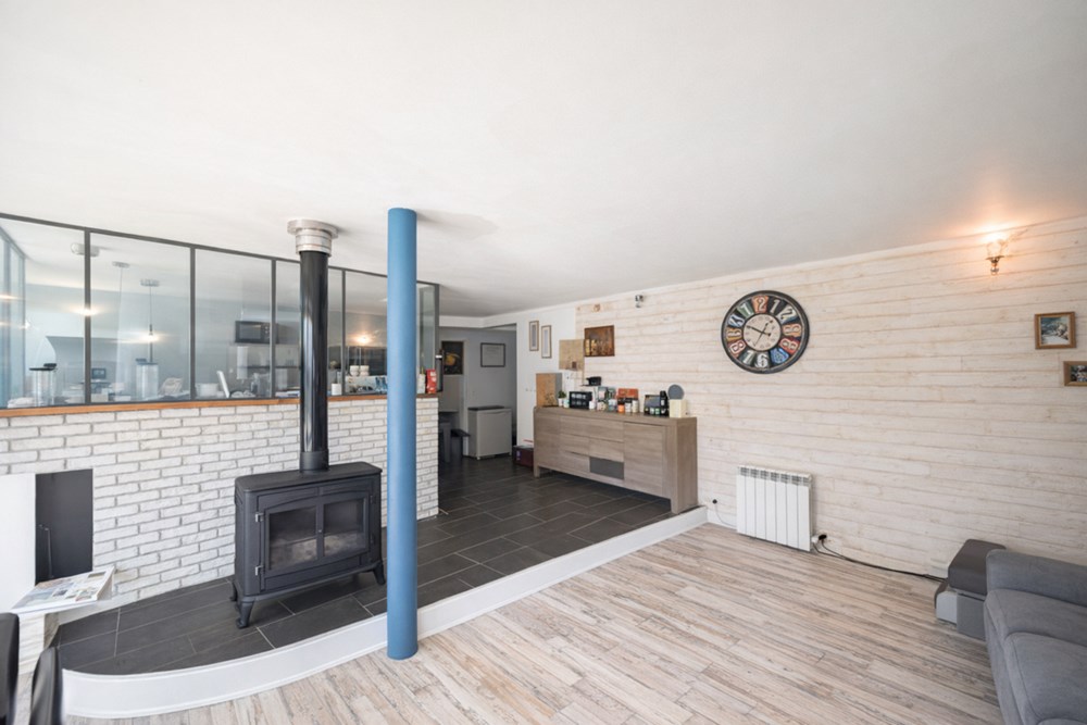 MAISON FAMILIALE - VIE DE PLAIN PIED - PAS DE TRAVAUX A PREVOIR - PROCHE ECOLES ET COMMERCES