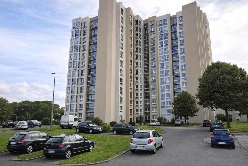 APPARTEMENT - BALCON 6 M² - FAIBLES CHARGES - CHAUFFAGE COLLECTIF - ASCENCEUR - BELLE ORIENTATION