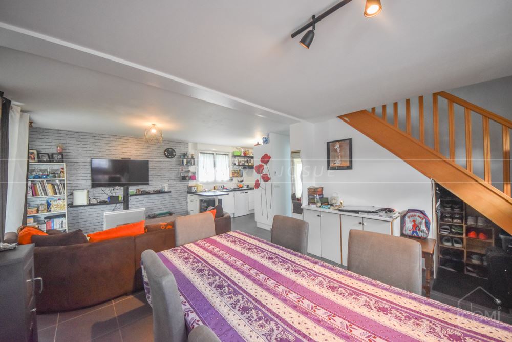 MAISON FAMILIALE RECENTE - BEAU TERRAIN - AUCUNS TRAVAUX - BOURG CALME - 35 MIN DE LORIENT - FORTE DEMANDE LOCATIVE