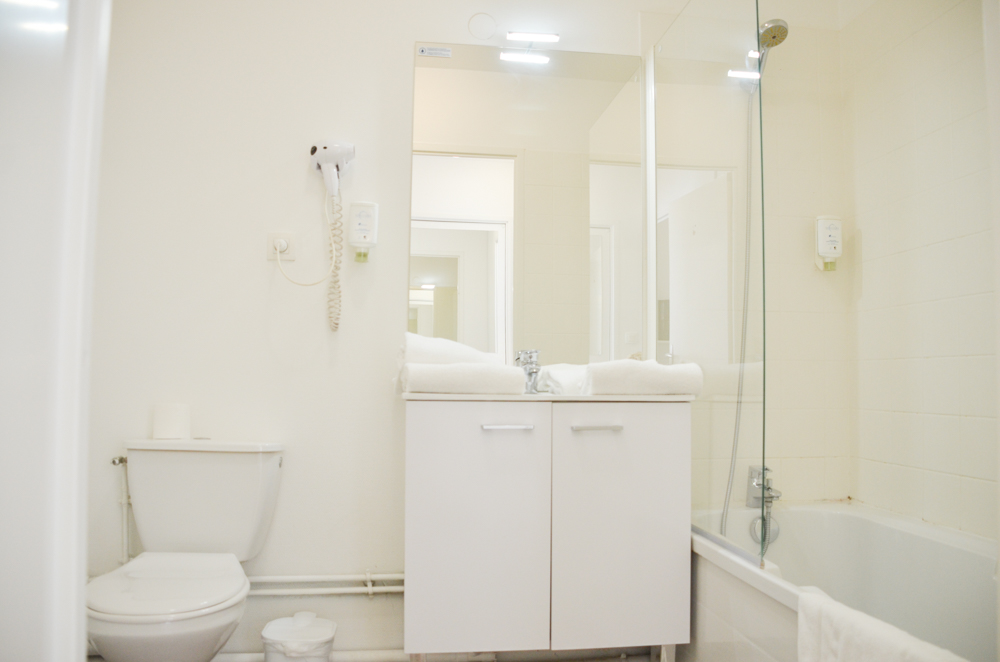 APPARTEMENT T2 34M² MEUBLE - PISCINE - PROCHE COMMODITES - PARKING PRIVE - LIBRE D'OCCUPATION photo 2