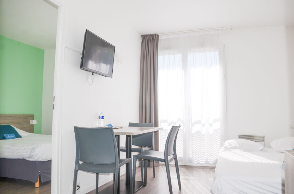 APPARTEMENT T2 34M² MEUBLE - PISCINE - PROCHE COMMODITES - PARKING PRIVE - LIBRE D'OCCUPATION