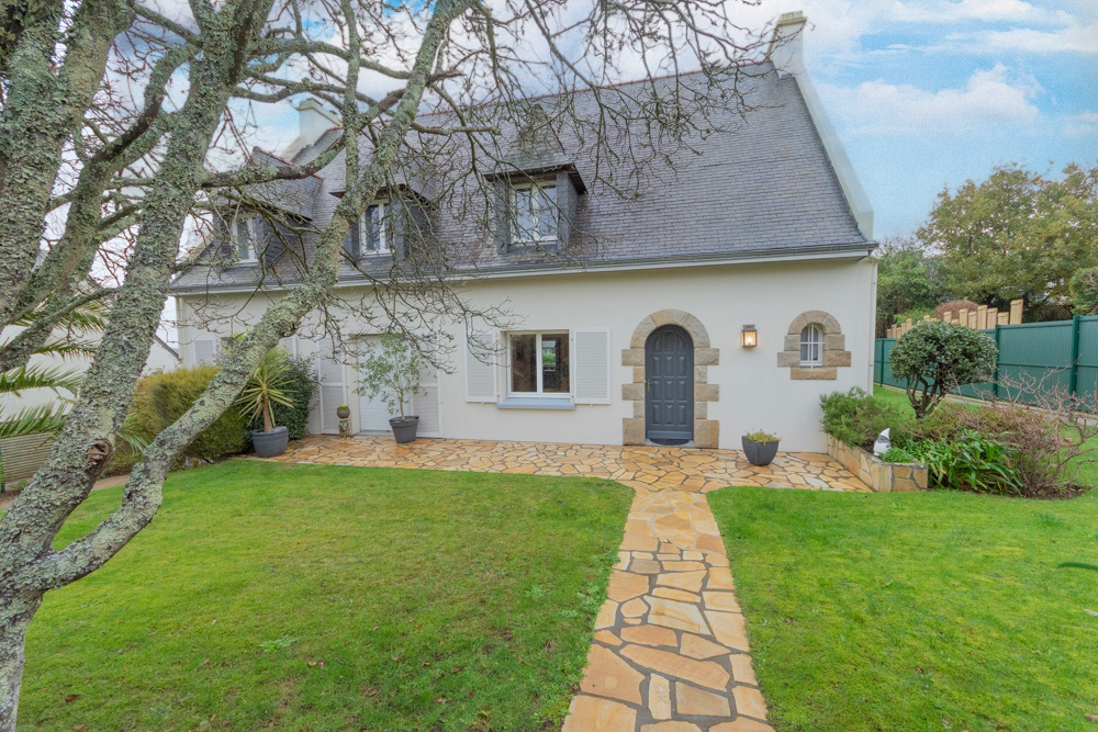 MAISON INDIVIDUELLE T8 207M² AVEC 6 CHAMBRES - SOUS-SOL INTEGRAL - TERRAIN CLOS DE 725M² - BELLES PRESTATIONS