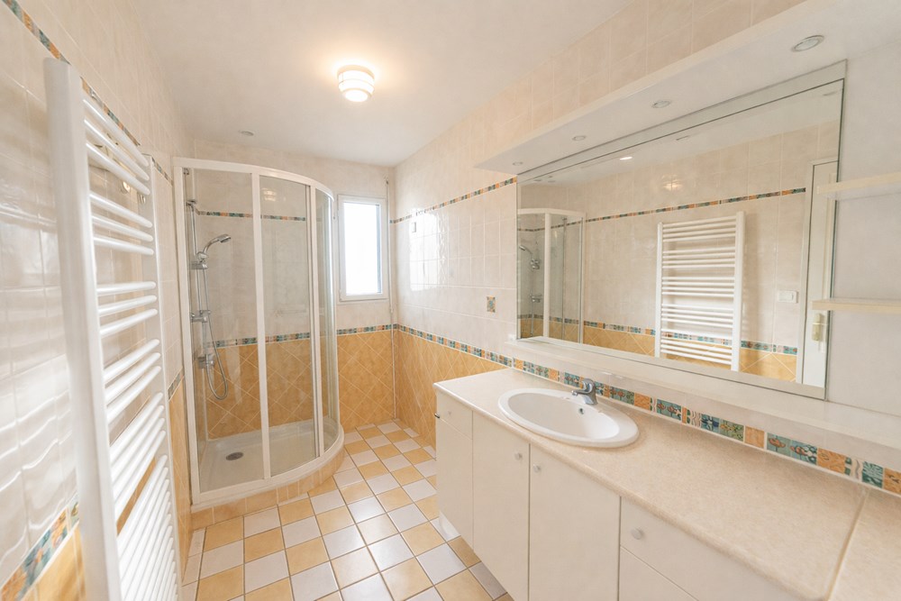 MAISON - 3 CHAMBRES ( POSSIBLE 7) - GRAND JARDIN ARBORE - TRES BEAU POTENTIEL EVOLUTIF - PROCHE BREST / RN12 - ENVIRONNEMENT CALME photo 5