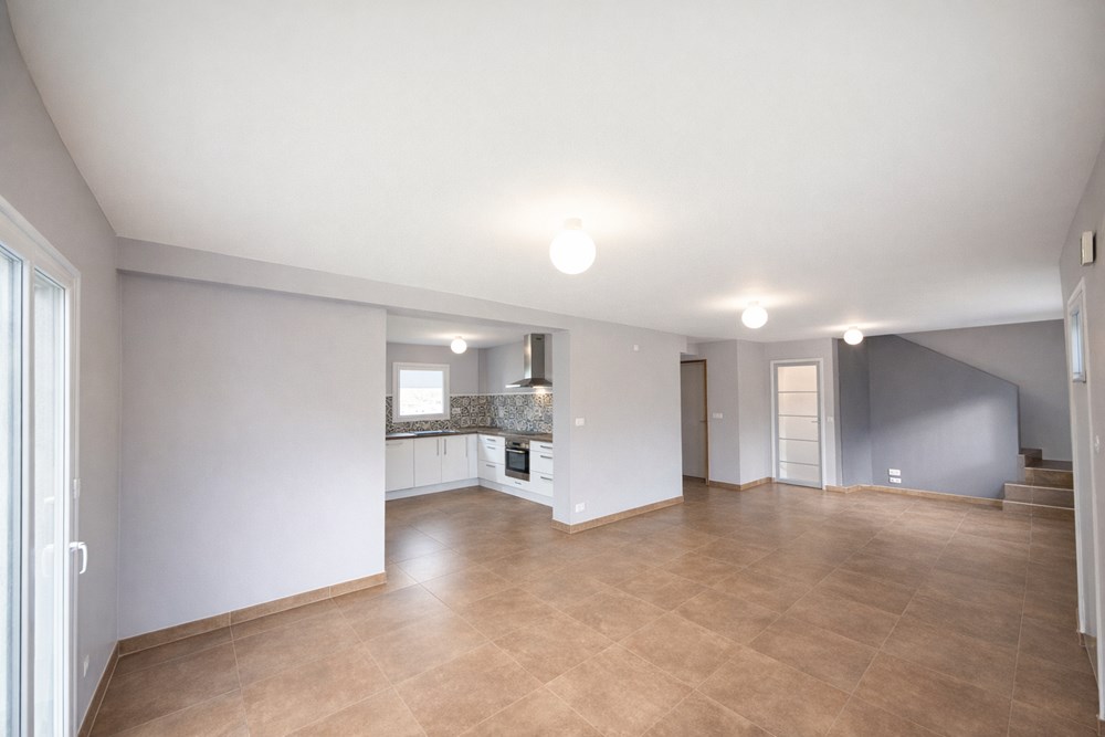 MAISON CONTEMPORAINE 2015 - T6 DE 150M² - SUPERBE ESPACE DE VIE DE +50 M² - 4 BELLES CHAMBRES - TERRAIN CLOS - RARE photo 2