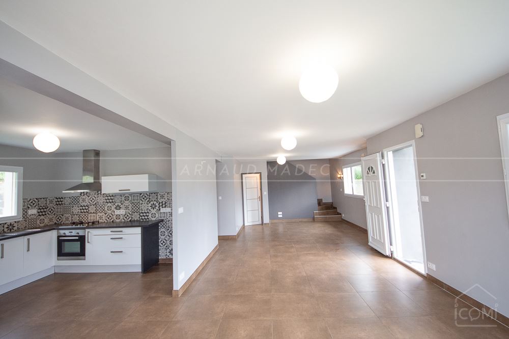 MAISON CONTEMPORAINE 2015 - T6 DE 150M² - SUPERBE ESPACE DE VIE DE +50 M² - 4 BELLES CHAMBRES - TERRAIN CLOS - RARE photo 5