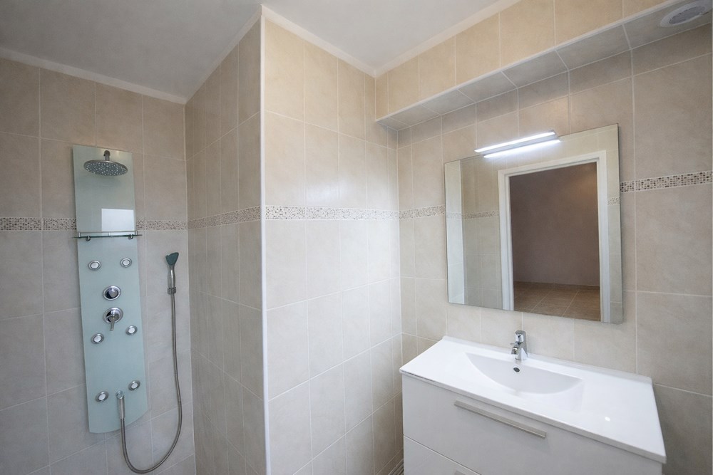 MAISON CONTEMPORAINE 2015 - T6 DE 150M² - SUPERBE ESPACE DE VIE DE +50 M² - 4 BELLES CHAMBRES - TERRAIN CLOS - RARE photo 4