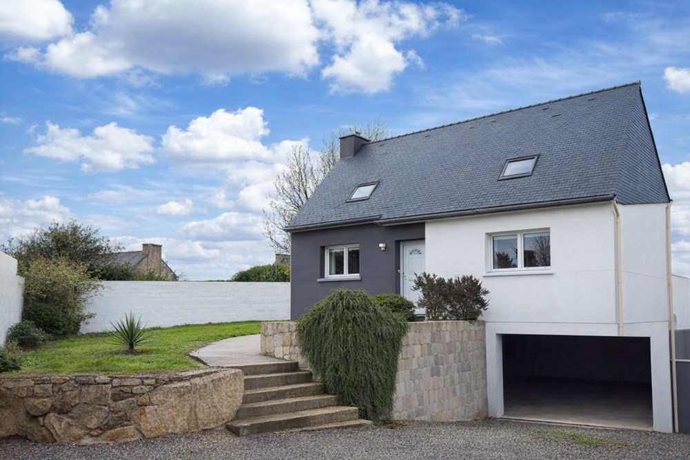 MAISON CONTEMPORAINE 2015 - T6 DE 150M² - SUPERBE ESPACE DE VIE DE +50 M² - 4 BELLES CHAMBRES - TERRAIN CLOS - RARE