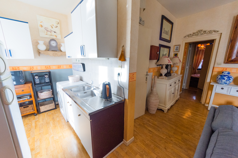 IMMEUBLE DE RAPPORT AVEC FORT POTENTIEL - 2 T3 DUPLEX + 2 LOCUAX COMMERCIAUX SUR 230M² DE TERRAIN EN PLEIN CENTRE VILLE photo 3