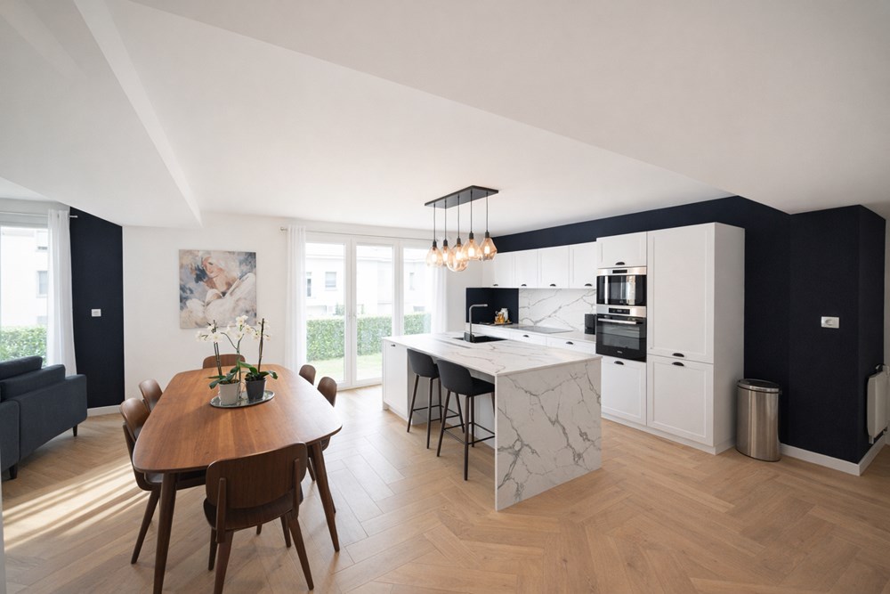 SUPERBE APPARTEMENT 85 M² - 2 CHAMBRES - COUP DE COEUR - DALLE BETON - PLACE DE PARKING photo 2