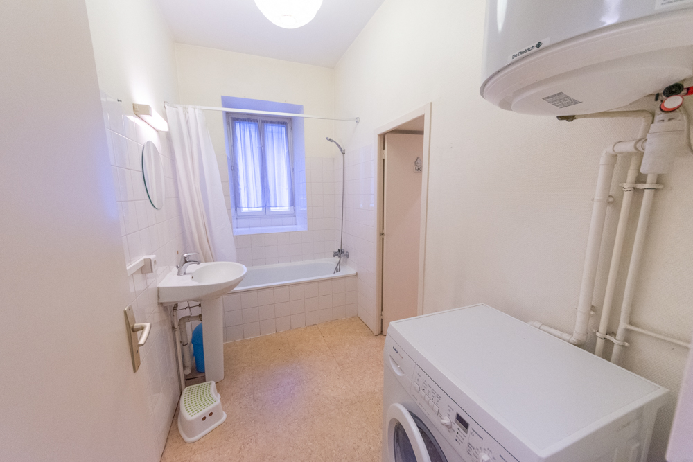 APPARTEMENT T3 66M² - 2 CHAMBRES - LOCATAIRE EN PLACE - VUE SUR L'ELORN - BEAU POTENTIEL photo 5