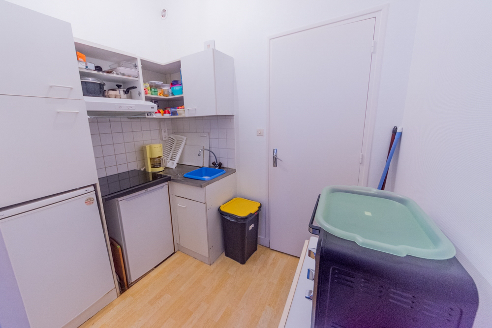 APPARTEMENT T2 38M² AU PREMIER ETAGE SUR 2 - LOUE MEUBLE - LUMINEUX - BEAU POTENTIEL photo 4