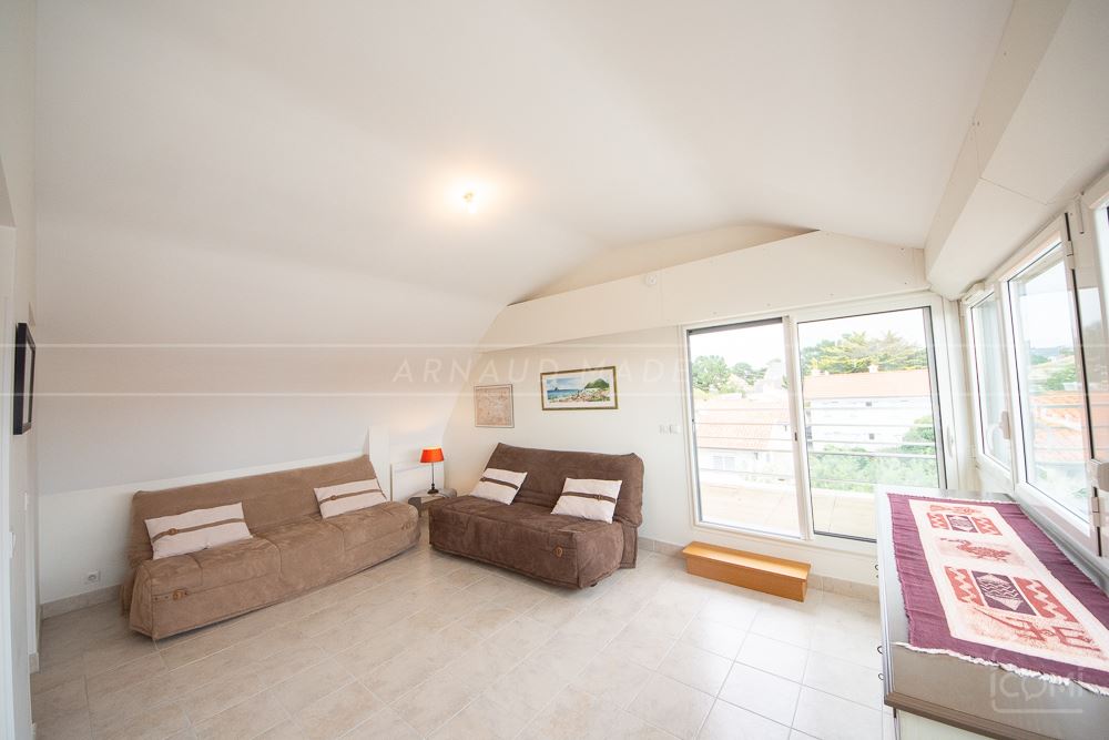 APPARTEMENT T2 - PIECE DE VIE AVEC ACCES TERRASSE - ASCENSEUR - VUE MER - DOUBLE GARAGE (OPTION) - RARE photo 2