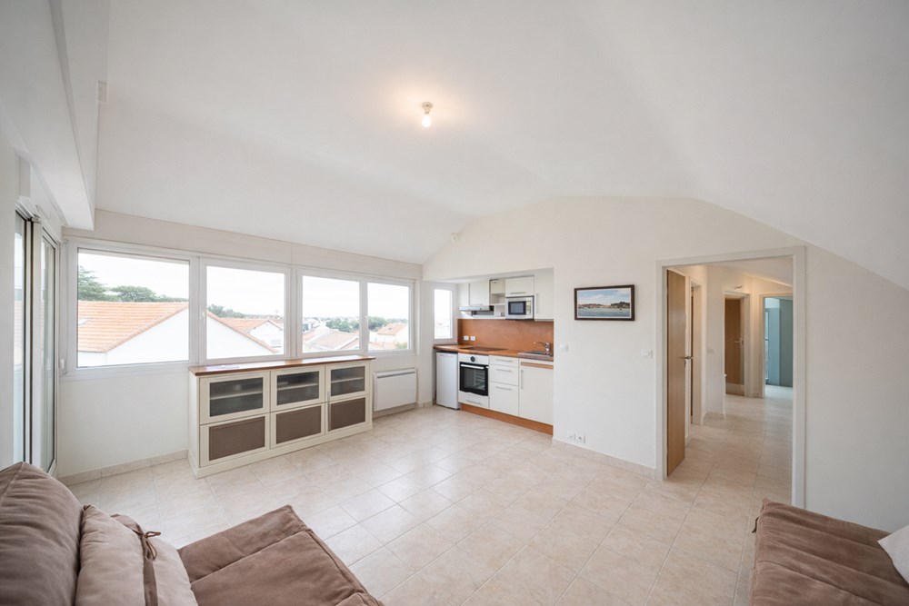 APPARTEMENT T2 - PIECE DE VIE AVEC ACCES TERRASSE - ASCENSEUR - VUE MER - DOUBLE GARAGE (OPTION) - RARE photo 2