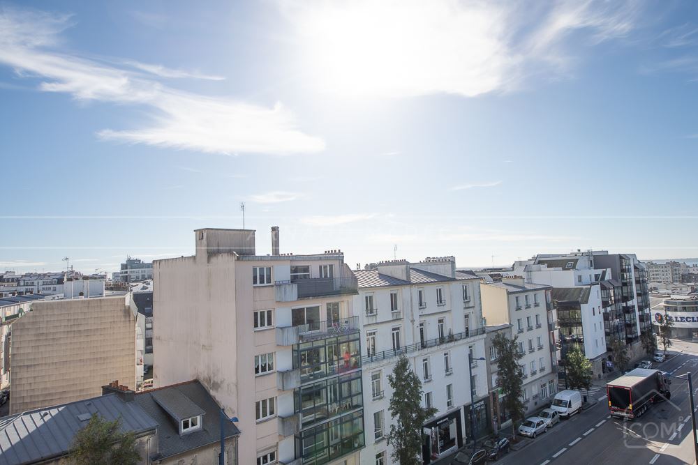 APPARTEMENT T3 - SUPERBE PIECE DE VIE +35 M² - CHARME - PRESTATIONS HAUT DE GAMME - VUE DEGAGEE - VUE MER - ASCENSEUR photo 5