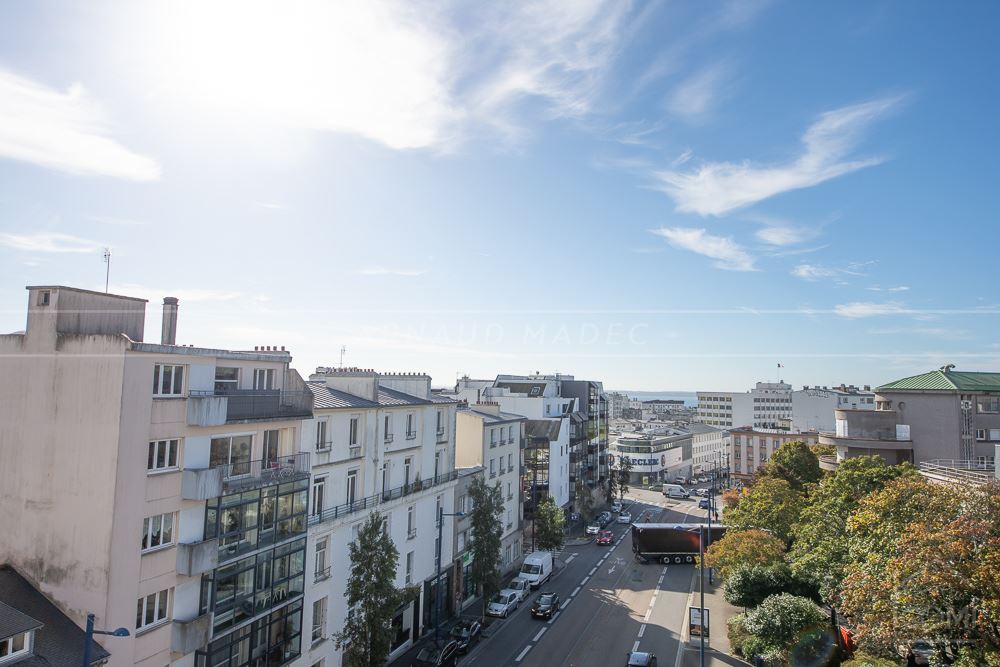 APPARTEMENT T3 - SUPERBE PIECE DE VIE +35 M² - CHARME - PRESTATIONS HAUT DE GAMME - VUE DEGAGEE - VUE MER - ASCENSEUR photo 3
