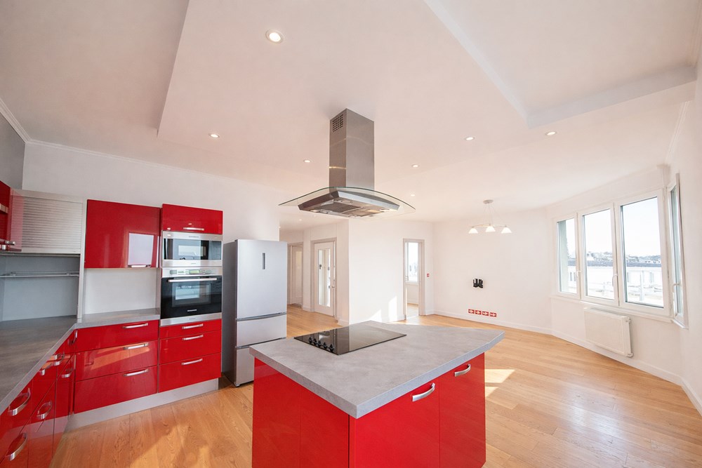 APPARTEMENT T3 - SUPERBE PIECE DE VIE +35 M² - CHARME - PRESTATIONS HAUT DE GAMME - VUE DEGAGEE - VUE MER - ASCENSEUR photo 3