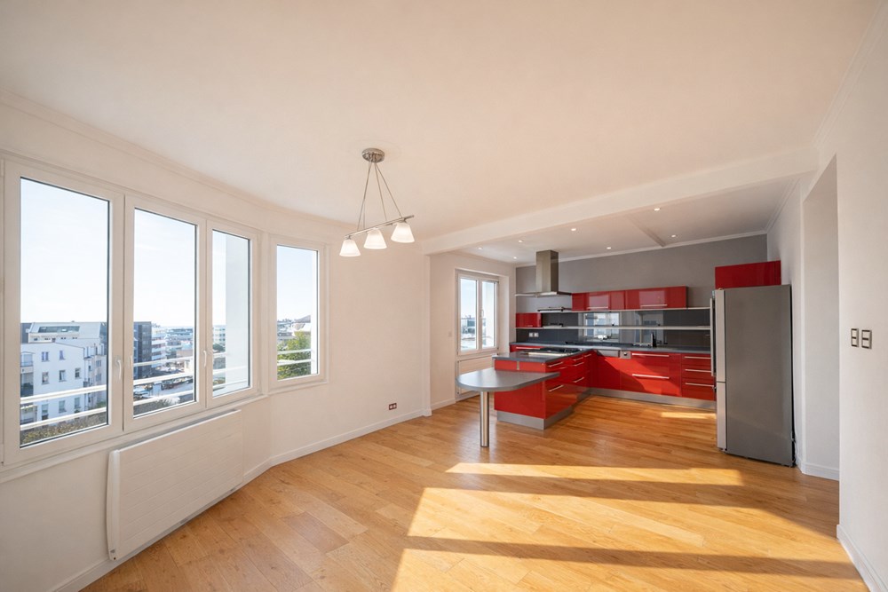 APPARTEMENT T3 - SUPERBE PIECE DE VIE +35 M² - CHARME - PRESTATIONS HAUT DE GAMME - VUE DEGAGEE - VUE MER - ASCENSEUR photo 2