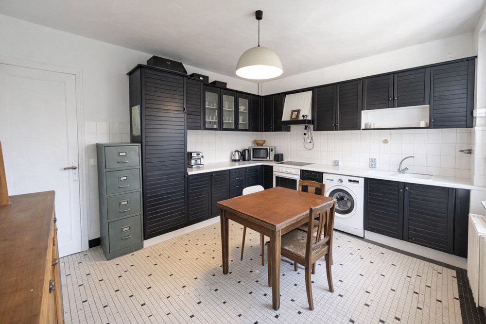 CHARMANTE MAISON DES ANNEES 50 A RENOVER - 3 CHAMBRES - 110 M² - GARAGE - JARDIN - PROCHE DU BOURG - BEAU POTENTIEL photo 4