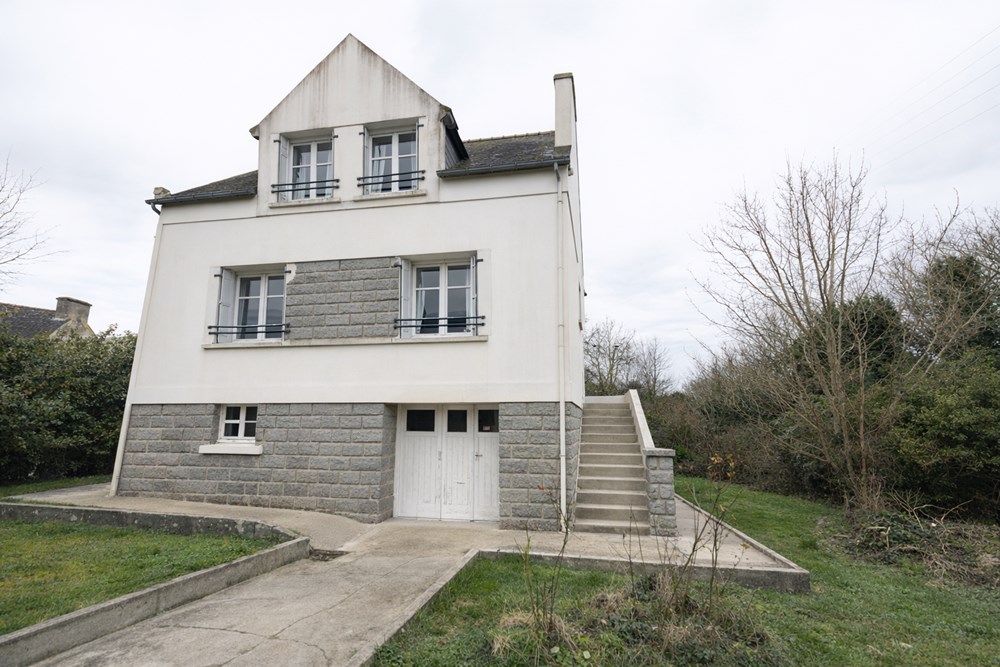 CHARMANTE MAISON DES ANNEES 50 A RENOVER - 3 CHAMBRES - 110 M² - GARAGE - JARDIN - PROCHE DU BOURG - BEAU POTENTIEL photo 5