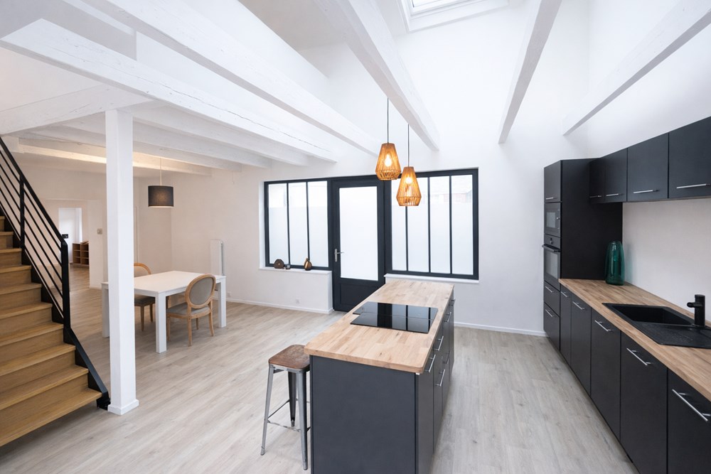 MAISON DE VILLE T6 DE 152M² AVEC GARAGE - 5 CHAMBRES - TERRAIN CLOS DE 220M² ENTIEREMENT RENOVEE photo 2