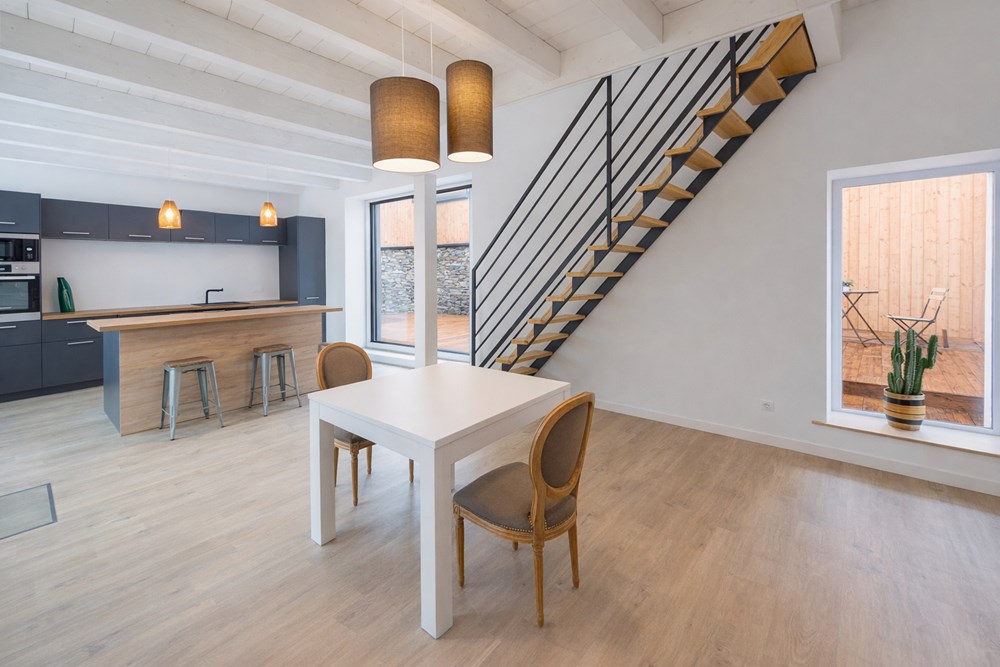 MAISON DE VILLE T6 DE 152M² AVEC GARAGE - 5 CHAMBRES - TERRAIN CLOS DE 220M² ENTIEREMENT RENOVEE