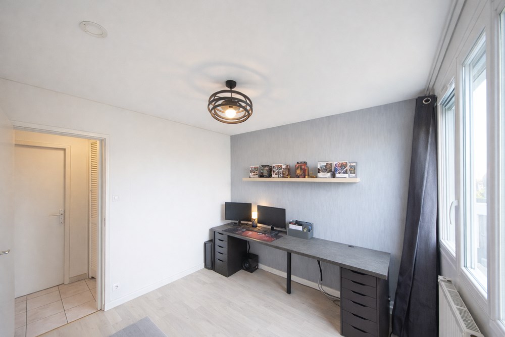 APPARTEMENT T4 - SUPERBE PIECE DE VIE DOUBLE - 3 BELLES CHAMBRES - DERNIER ETAGE - PARKING - AUCUNS TRAVAUX - RARE photo 5
