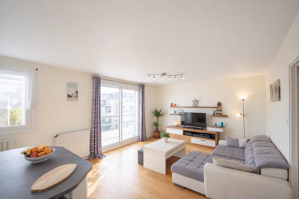 APPARTEMENT T4 - SUPERBE PIECE DE VIE DOUBLE - 3 BELLES CHAMBRES - DERNIER ETAGE - PARKING - AUCUNS TRAVAUX - RARE