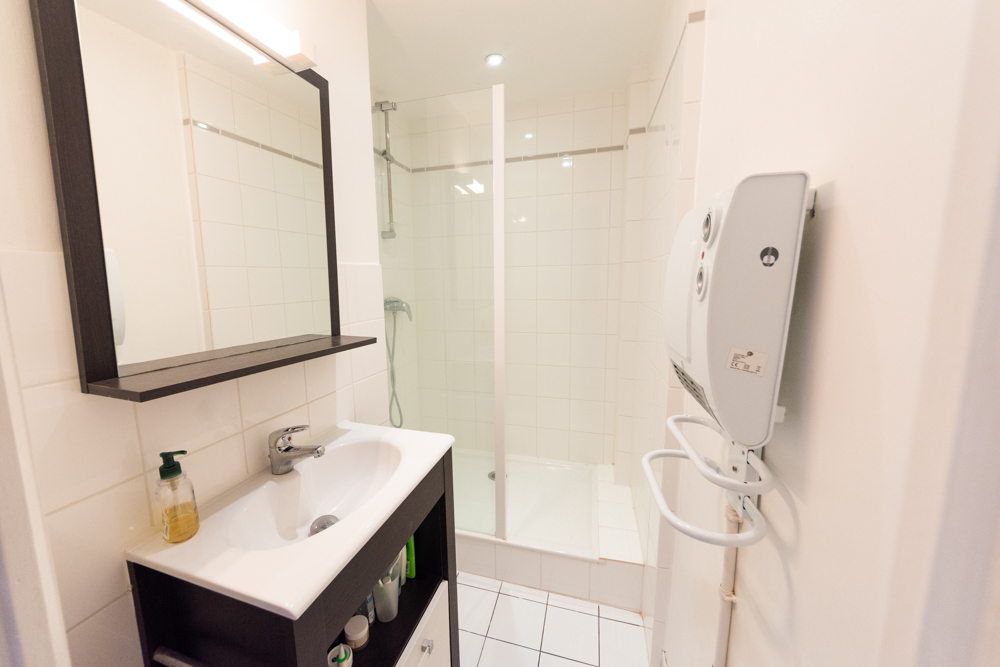 APPARTEMENT T4 78M² - 2 CHAMBRES POSSIBLE 3 - VUE MER - FAIBLES CHARGES - PARKING RESERVE A LA COPROPRIETE photo 4