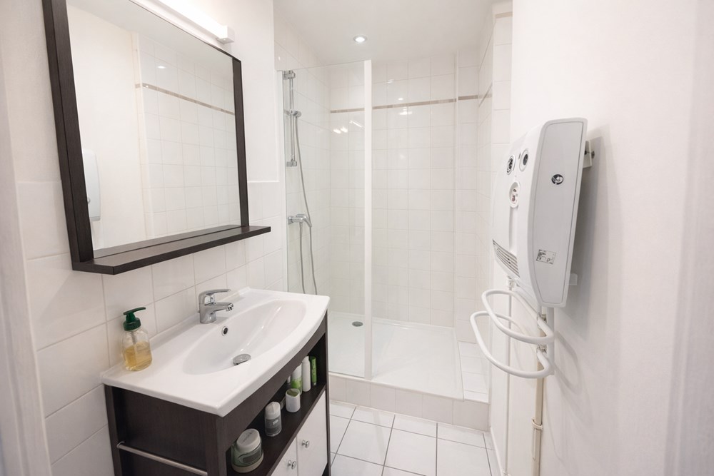APPARTEMENT T4 78M² - 2 CHAMBRES POSSIBLE 3 - VUE MER - FAIBLES CHARGES - PARKING RESERVE A LA COPROPRIETE photo 4