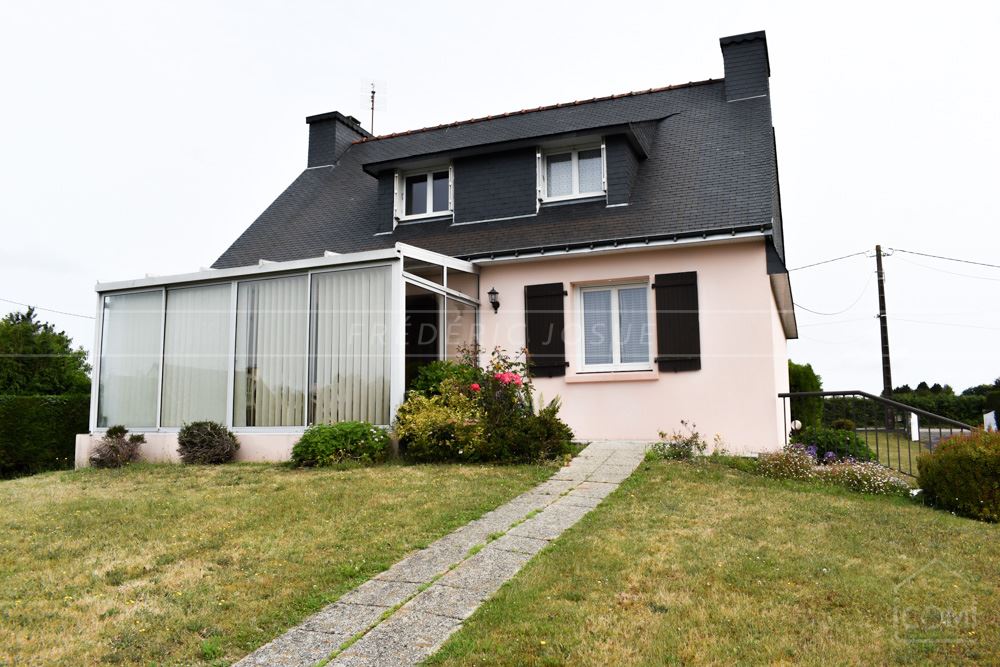 MAISON FAMILIALE - VIE DE PLAIN-PIED - GRAND TERRAIN CLOS - HANGAR - CADRE CALME - IDEAL AMOUREUX DE LA NATURE