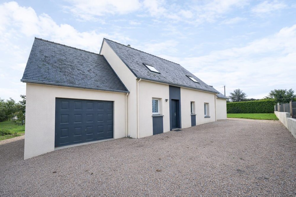 MAISON 132 M² - 2012 - PIECE DE VIE 41 M² - 4 CHAMBRES - TERRAIN 900M² - GARAGE - AU CALME