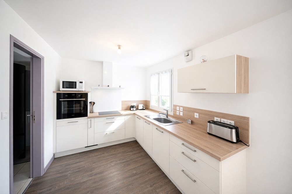 MAISON 132 M² - 2012 - PIECE DE VIE 41 M² - 4 CHAMBRES - TERRAIN 900M² - GARAGE - AU CALME photo 3